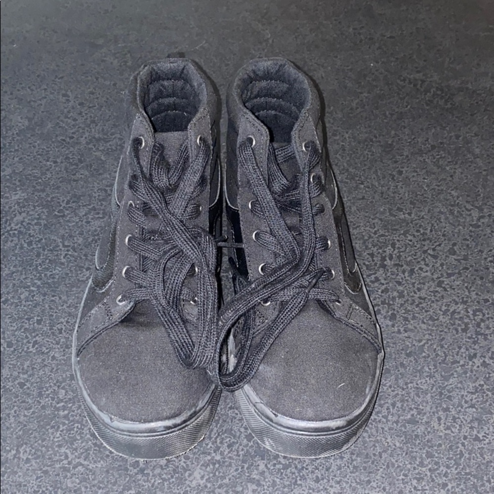 Boys high top black sneakers.